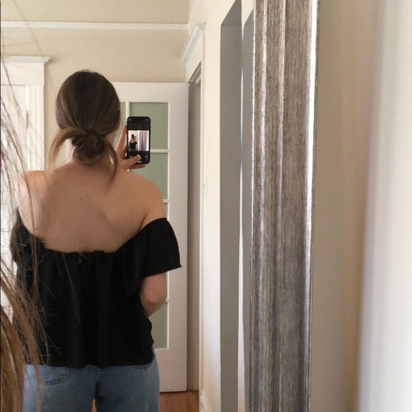 Olivaceous Flowy Crop top with Flutter Sleeves - Picture 4 of 5